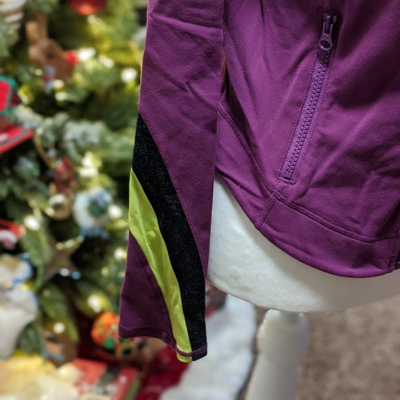 Athletic jacket - Picture 3 of 3